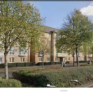 Apartment Spacious 3-bedroom Ground Floor Flat With Free Parking In Location, Cardiff