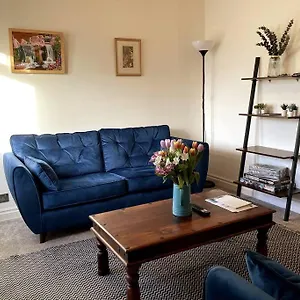 Apartment City Centre Two Bed Whole With Parking, Cardiff